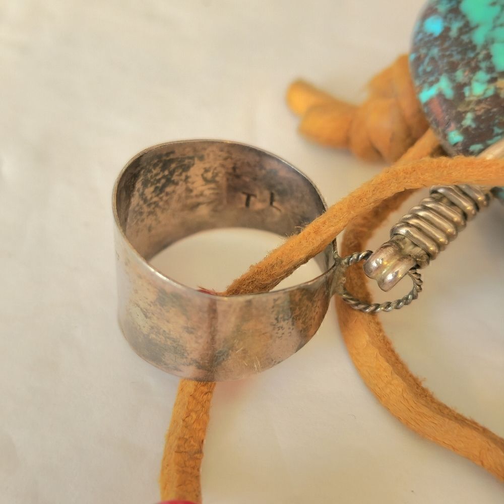 Vintage Native Zuni carved turquoise sterling bear feather pendant - Picture 7 of 10